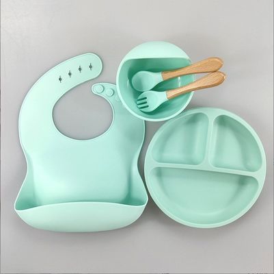 5pcs Περιβαλλοντικά φιλικό Baby Feeding Set Σιλικόνη Suction Bowls Πλάκες κουτάλι πιρούνι Bib για μικρά παιδιά