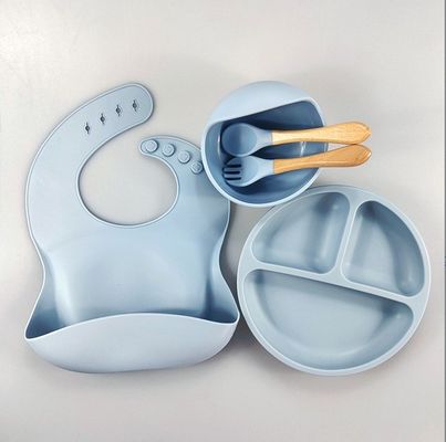 5pcs Περιβαλλοντικά φιλικό Baby Feeding Set Σιλικόνη Suction Bowls Πλάκες κουτάλι πιρούνι Bib για μικρά παιδιά