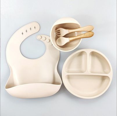 5pcs Περιβαλλοντικά φιλικό Baby Feeding Set Σιλικόνη Suction Bowls Πλάκες κουτάλι πιρούνι Bib για μικρά παιδιά