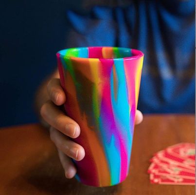 Προσαρμοσμένο σχεδιασμό Απαλλαγμένο από BPA αδιάσπαστο ποτήρι σιλικόνης βιώσιμο για το κρασί και τη μπύρα